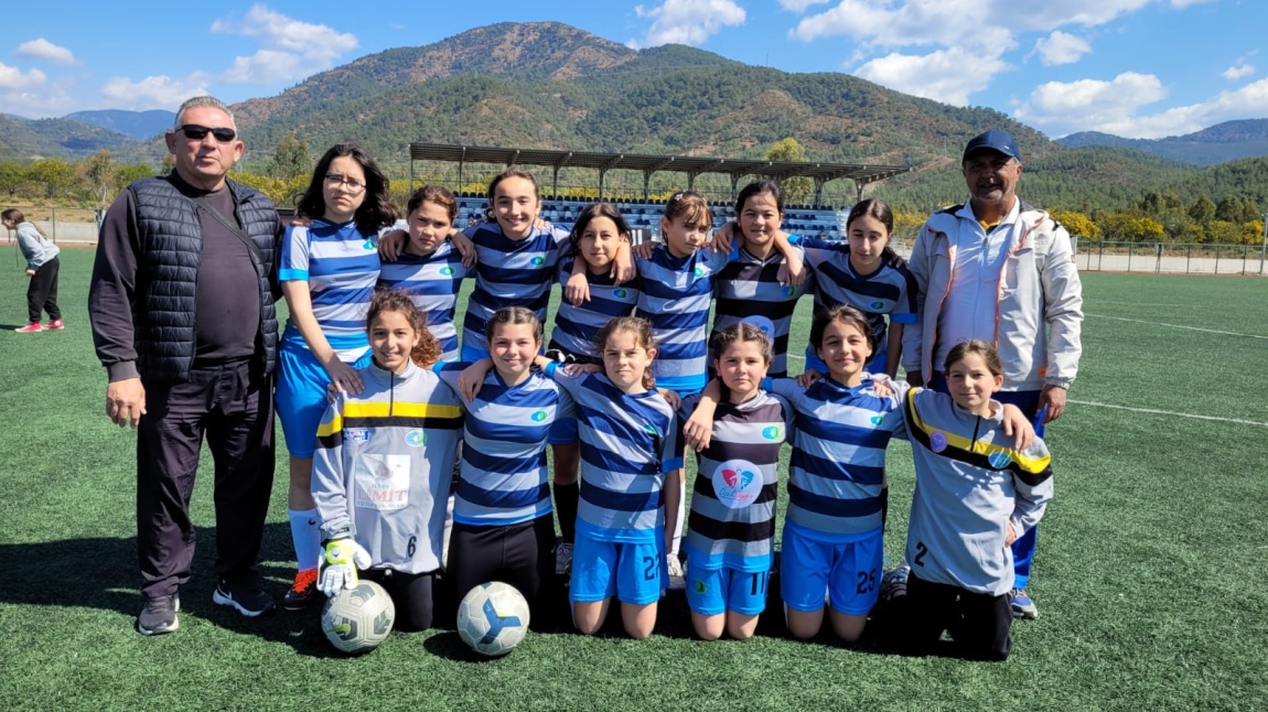 Muğla İl İkincisi Küçük Kız Futbol Takımı Gurur Verici Başarıya İmza Attı