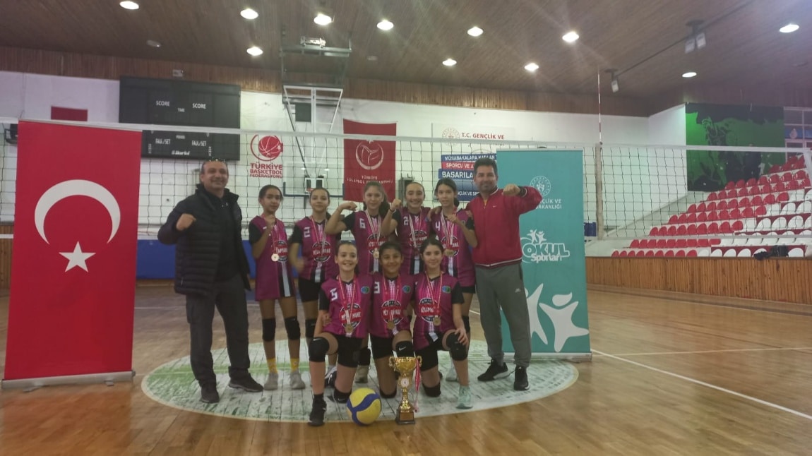 Küçük Kız Voleybol Takımımız Şampiyon Oldu!